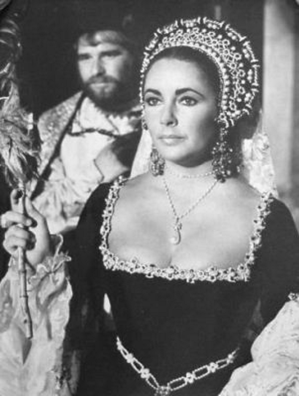 Hoàng gia Tây Ban Nha vẫn tiếp tục sở hữu viên ngọc trai cho đến thế kỷ XIX, khi Napoleon Bonaparte đánh chiếm Tây Ban Nha. Viên ngọc trai được lưu truyền trong gia đình Bonaparte rồi được bán cho Lord James Hamilton vào năm 1873.