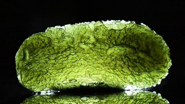 Vì vậy viên đá mà ông Trương tìm được có thể chính là khối Moldavite lớn nhất thế giới. Đá Moldavite được hình thành khi một thiên thạch tác động đến bề mặt Trái đất 15 triệu năm trước.