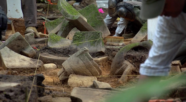 Tuy nhiên đoàn này cũng như các đoàn thám hiểm sau đó vẫn thất bại trong việc xác định các cấu trúc cố định - thứ thật sự chứng minh tại đó có một thành phố.