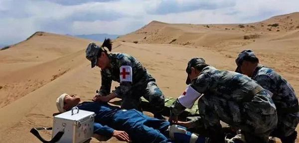 Nào ngờ, hậu quả là bị ngộ độc và tiêu chảy. Rất may, anh chàng đã được đội y tế tới cấp cứu kịp thời nên đã thoát khỏi lưỡi hái tử thần. Sau khi tỉnh lại, các bác sĩ nói với anh rằng thứ anh ăn là một loại dưa hấu có xuất xứ từ Ấn Độ, chúng còn có tên khác là dưa đắng.