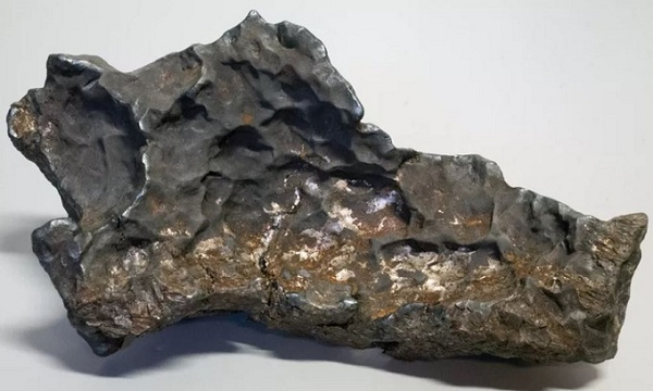 Mãi cho tới tháng 10 năm 1983, khi Khâu Đức Đồng – Giáo sư khoa Địa chất thuộc Đại học Địa chất Nam Kinh tới thôn Dương Ốc thì lai lịch của khối đá kỳ dị mới được tiết lộ.