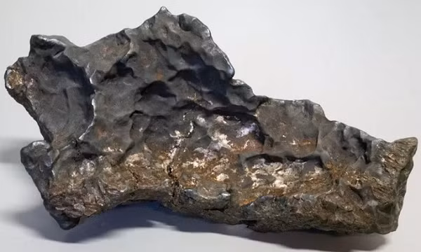 Mãi cho tới tháng 10 năm 1983, khi Khâu Đức Đồng – Giáo sư khoa Địa chất thuộc Đại học Địa chất Nam Kinh tới thôn Dương Ốc thì lai lịch của khối đá kỳ dị mới được tiết lộ.