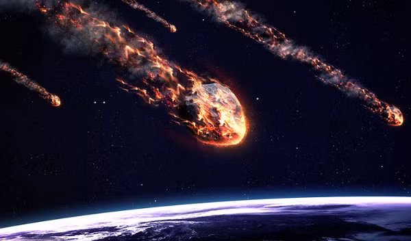 Tiếp theo là silic, nhôm,… nó cũng chứa một lượng nhỏ các thành phần crom, phốt pho, lưu huỳnh và cacbon. Các chuyên gia cũng xác định rằng thời điểm thiên thạch rơi là vào thời nhà Đường, nó có niên đại ít nhất là 1.200 năm.