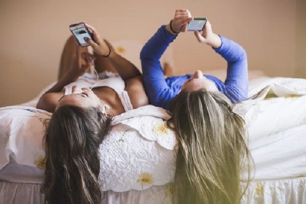 Hiện tượng này cũng đang gây chú ý với các nhà khoa học tại Mỹ, nhiều tổ chức nghiên cứu báo cáo có sự gia tăng rối loạn Tics ở thanh thiếu niên.