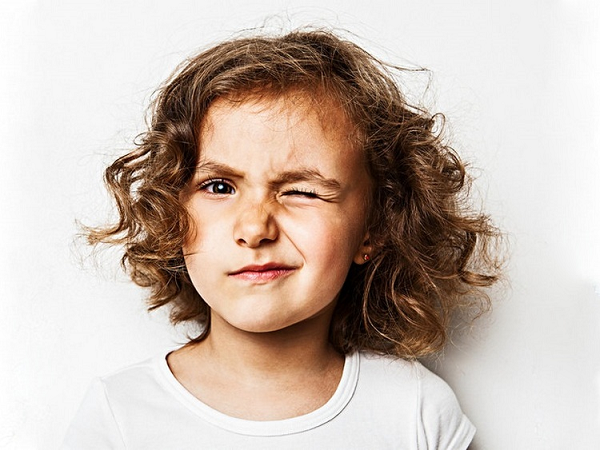 Từ khi đại dịch COVID-19 bùng phát, bác sĩ ở nhiều quốc gia trên thế giới đã lên tiếng cảnh báo khi họ tiếp nhận ngày càng nhiều trường hợp nữ sinh trong độ tuổi teen xuất hiện các triệu chứng rối loạn Tics.