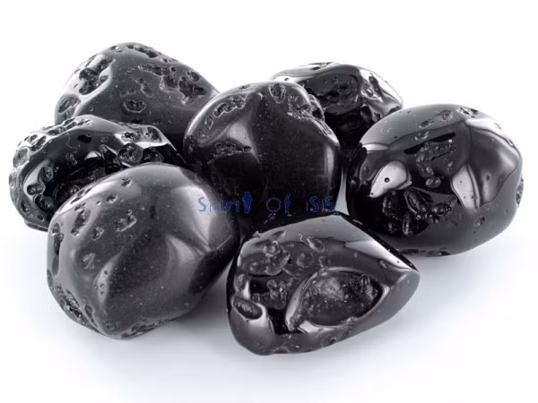 Khu vực châu Úc và bán đảo Đông Dương: đá Tectit có nhiều ở Australia và khu vực bán đảo Đông Dương, đá thiên thạch được tìm thấy tại các khu vực này thường có màu đen tối. Khu vực Bờ Biển Ngà: tại Bờ Biển Ngà người ta gọi đá Tectit là Ivorite và đây là loại đá có màu đen.