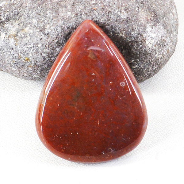 Có thể nói những yếu tố siêu nhiên của miếng ngọc đã khiến các nhà khoa học kinh khiếp. Họ còn cho rằng vật này có khả năng thu hút những nguồn năng lượng xấu, để lâu hóa thành ác vật, đem tới những hậu họa khôn lường.