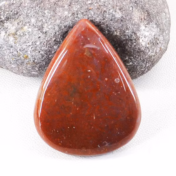 Có thể nói những yếu tố siêu nhiên của miếng ngọc đã khiến các nhà khoa học kinh khiếp. Họ còn cho rằng vật này có khả năng thu hút những nguồn năng lượng xấu, để lâu hóa thành ác vật, đem tới những hậu họa khôn lường.