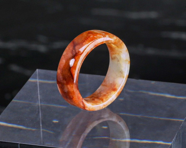 Xa xôi hơn nữa, vào khoảng 5.000 năm trước ở nền văn minh Lưỡng Hà cổ đại, những chiến binh lúc bấy giờ đã sử dụng Ngọc Huyết như một bảo vật có khả năng chữa lành và phục hồi vết thương một cách hữu hiệu. Những người bị thương thường sử dụng Ngọc Huyết chườm trực tiếp lên vết thương để cầm máu và gia tăng khả năng sống sót.