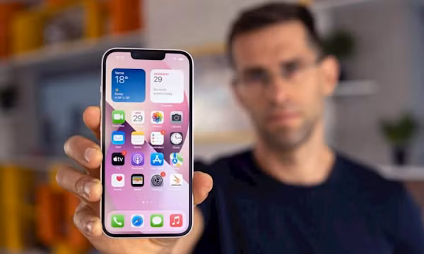 "Họ nên có lựa chọn cho phép điều đó hay không. Tính minh bạch theo dõi ứng dụng trong iOS 14 không yêu cầu Facebook thay đổi cách tiếp cận để theo dõi người dùng và nhắm mục tiêu tạo quảng cáo, mà chỉ yêu cầu cho người dùng được lựa chọn."