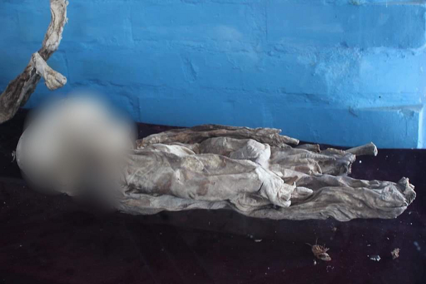 Số khác cho rằng nhiệt độ ở khu vực này "có lợi" cho quá trình ướp xác. Không những thế, có ý kiến cho rằng do 2 loại quả đặc trưng trong chế độ ăn uống của người dân địa phương.