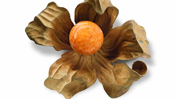 Ngọc ốc giác hoặc ngọc ốc, tên tiếng anh là Melo Pearl, được tạo ra từ một loài ốc chân bụng thuộc lớp thân mềm sống ở biển thuộc họ Volutidae.