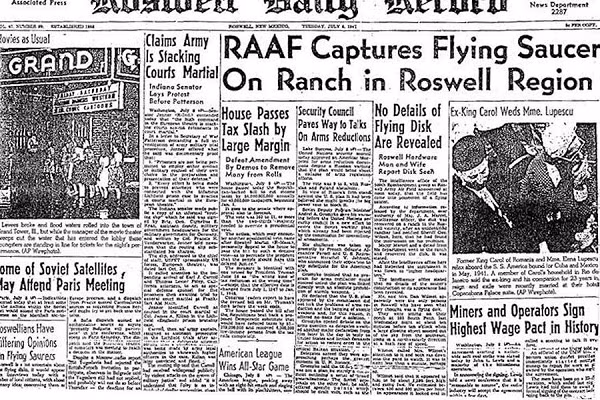 Sự cố Roswell - cuốn sách ra đời những năm 1980 viết về giai thoại quân đội Mỹ đã thu hồi các mảnh vỡ từ một chiếc đĩa bay vào năm 1947 có liên quan đến Vùng 51. Lầu Năm góc sau đó tiết lộ rằng cỗ máy đó thực tế là một khí cầu âm thanh có nhiệm vụ phát hiện vũ khí hạt nhân của Liên Xô.