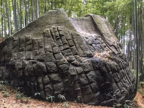 Tuy nhiên, Masuda no iwafune lại không giống với bất kỳ di tích Phật giáo nào khác. Do đó, quan điểm này chưa thực sự thuyết phục.