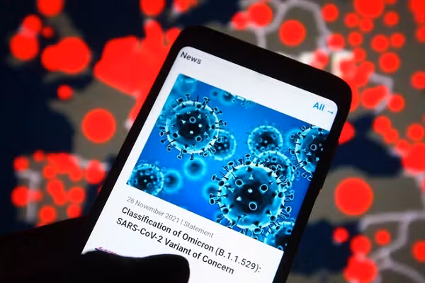 Các nhà khoa học xác định biến thể này có 32 đột biến ở protein gai, gấp đôi số đột biến ở biến thể Delta. Protein gai là cấu trúc virus sử dụng để bám dính và xâm nhập tế bào người.