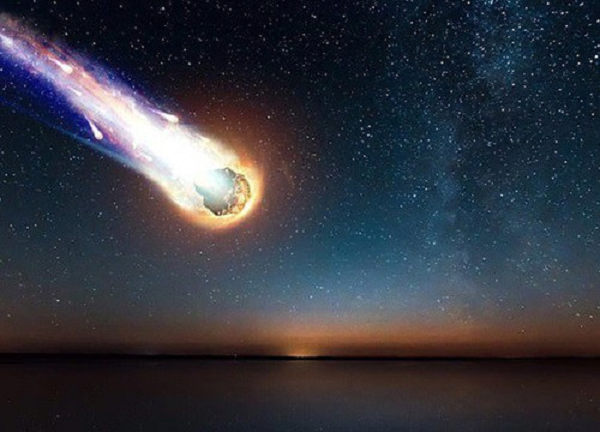 Thiên thạch mang theo những mẩu kim cương này nặng 197 gam, được tìm thấy vào năm 2018, cách Midelt khoảng 30 km về phía đông nam, trong vùng Draa Tafilalet, Maroc.