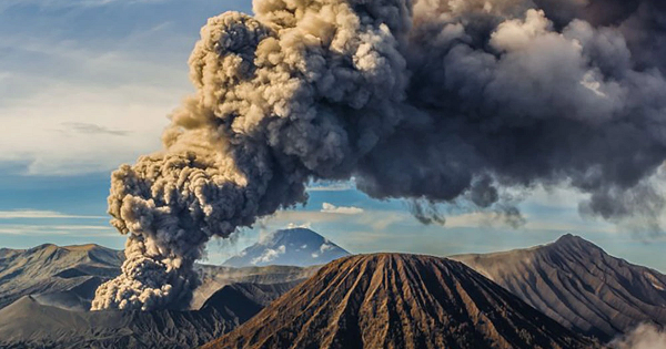 Thị trưởng Marco Giorgianni cũng thiết kế một “vùng vàng” nơi người dân được phép ở trong nhà nhưng chỉ ngủ trên tầng cao. Các chuyên gia cho biết, sự tích tụ của các loại khí độc dẫn đến giảm lượng oxy trong không khí và gây ra tình trạng khó thở có thể gây chết người.