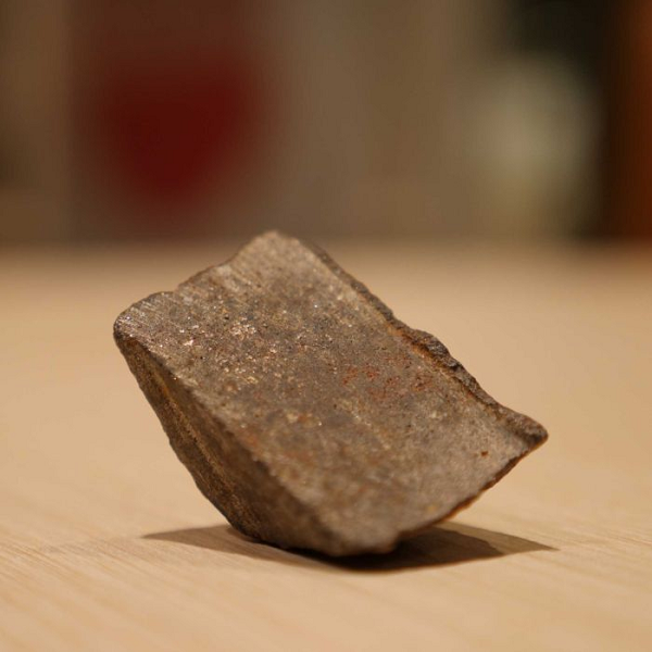 Sau khi xem xét, nhà địa chất Dermot Henry của Bảo tàng Melbourne đã phải thốt lên rằng: "Anh hãy đứng vững nhé, vì thứ anh có được quý giá hơn vàng rất nhiều lần, đó là một thiên thạch cực hiếm!".