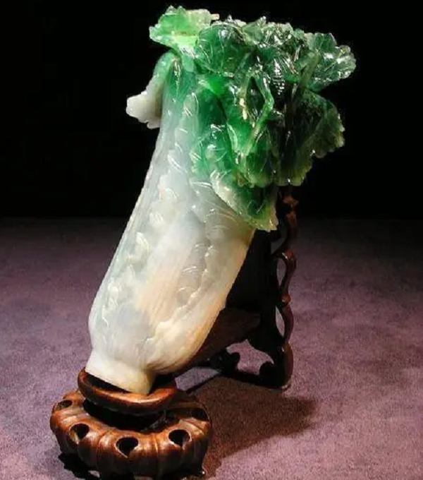 Ngọc phỉ thúy được chia thành 4 loại dựa theo độ hoàn thiện trong tự nhiên của chúng. Trong đó phỉ thúy loại A là loại được hình thành tự nhiên và có chất lượng tốt nhất.