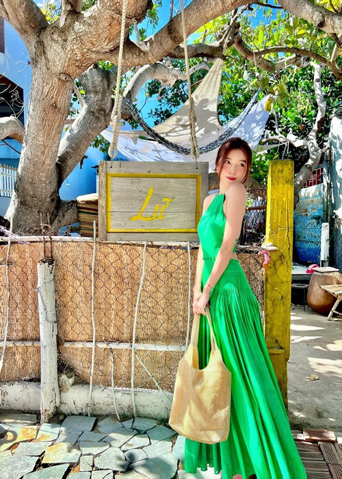 Ổn định được kinh tế, diễn viên Cao Thái Hà cho biết, cô hiện tại có thời gian chăm sóc bản thân hơn. Nữ diễn viên tập cân bằng lại mọi thứ và đặc biệt là nhìn cuộc sống bình dị, đơn giản hơn. Ảnh: FBNV