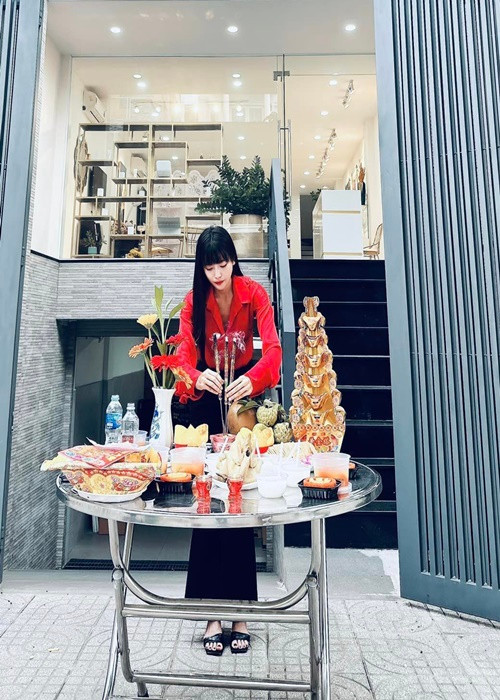 Cao Thái Hà ra mắt thương hiệu mỹ phẩm vào năm 2021. Ảnh: FBNV