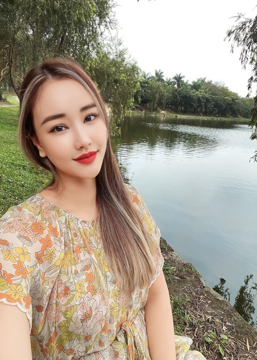 Trong cuộc phỏng vấn với Thể thao Văn hóa, nữ diễn viên, ca sĩ, người mẫu Maya hé lộ gương mặt khi bị liệt dây thần kinh số 7. "Khuôn mặt tôi lúc ấy nhìn tưởng là quỷ ấy chứ không phải người nữa. Thật sự nó rất khủng khiếp. Ngày xưa nghe các cụ nói trúng gió méo mồm nhưng không biết nó thế nào. Đến lúc chính mình gặp phải, mắt không nhắm được, miệng khi cười hay nói đều méo. Tôi bàng hoàng lắm! Tối hôm trước còn đi sinh nhật một người bạn, mặt mũi chụp ảnh vẫn còn xinh xắn, ngủ một giấc dậy đã bị như vậy".