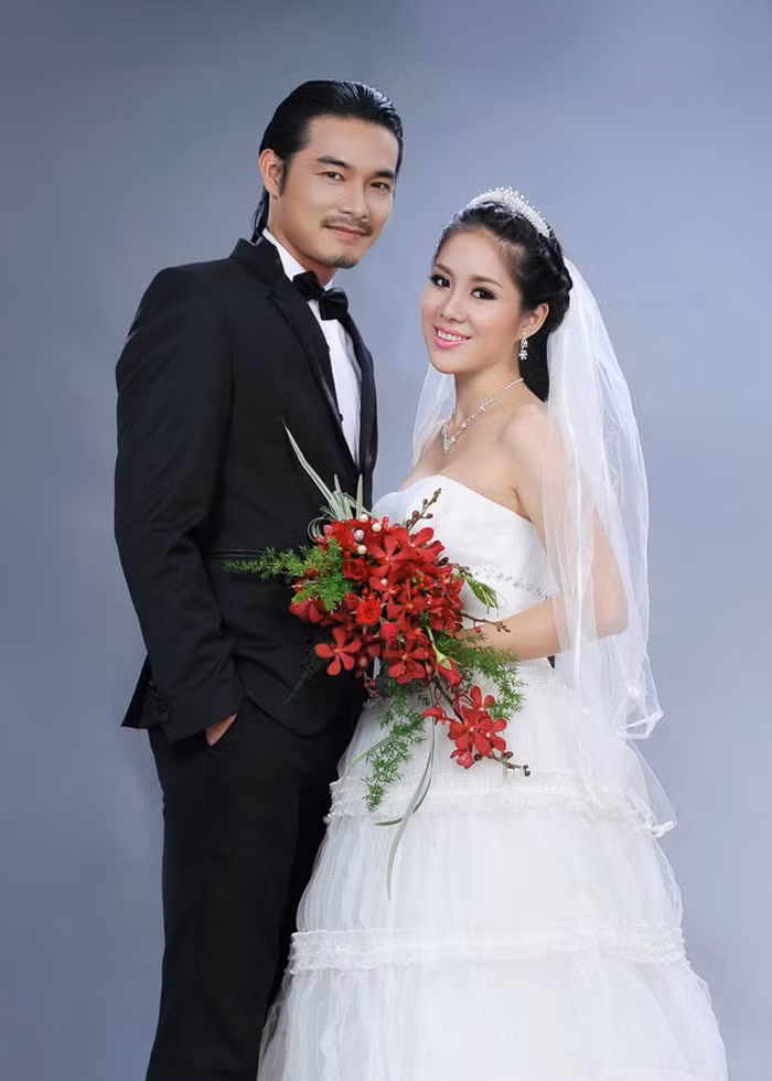 Lê Phương nhiều lần lên tiếng tố Quách Ngọc Ngoan bạc bẽo, không chăm sóc vợ con, nợ nần, cờ bạc, tham lam vật chất nên đã cặp kè với nữ doanh nhân hơn tuổi.