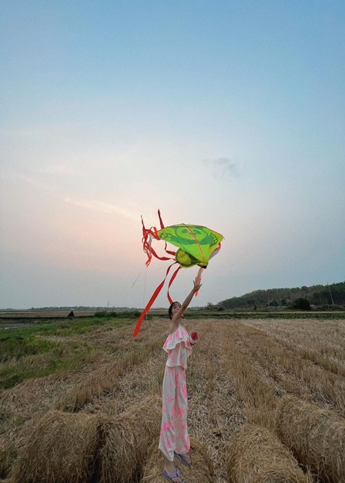 Con gái Tăng Thanh Hà gây chú ý với chiều cao vượt trội khi mới 6 tuổi.