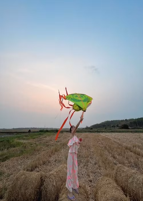 Con gái Tăng Thanh Hà gây chú ý với chiều cao vượt trội khi mới 6 tuổi.