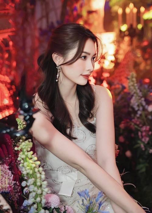 Bạn bè, khán giả hết lời khen ngợi nhan sắc của Thu Thảo. "Mãi là thần tiên tỷ tỷ ạ", Hoa hậu Tiểu Vy để lại bình luận.