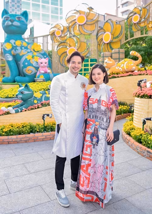 Nam diễn viên thường xuyên tháp tùng bạn gái tin đồn. Ảnh: FBNV