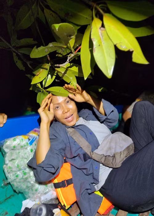 Cộng thêm tác dụng phụ của thuốc trì hoãn kinh nguyệt, nghệ sĩ Việt Hương không thể kéo dài thêm, phải nhờ ông xã Hoài Phương đưa về TP.HCM. Ảnh: FBNV