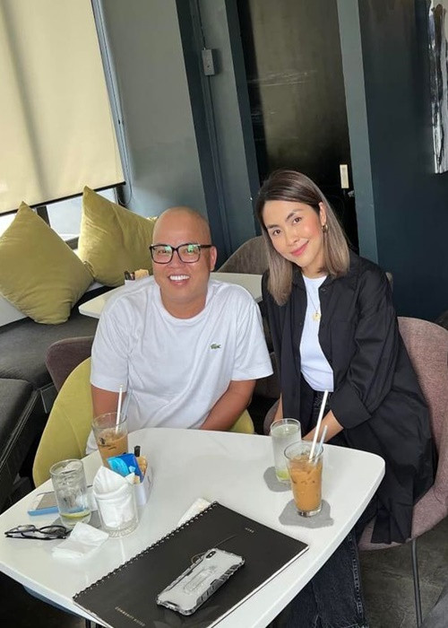 Vũ Ngọc Đãng còn chia sẻ, anh không thấy tiếc vì Tăng Thanh Hà không còn đóng phim mà mừng cho cô. “Người như tôi coi phim ảnh là cả cuộc sống, còn với Tăng Thanh Hà, đó chỉ là một phần cuộc sống, 1 giai đoạn trong cuộc đời”, nam đạo diễn bộc bạch. Ảnh: FBNV