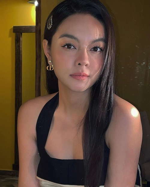 "Trong đời sống, anh quan sát tôi mỗi ngày. Anh rất quan tâm, chăm sóc, không bao giờ để tôi phải vất vả trong chuyện gia đình. Tôi gần như không phải thức đêm chăm con vì anh đã cân hết rồi. Nếu cả hai đồng hành cùng nhau thì hành trình chăm con sẽ rất tuyệt vời", nữ ca sĩ chia sẻ về nửa kia trên Saostar.