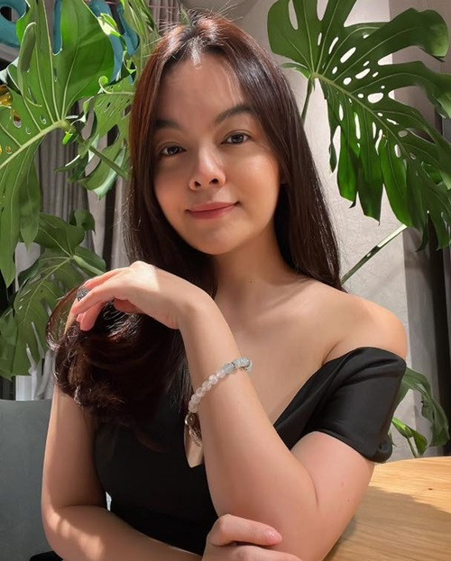 Phạm Quỳnh Anh chăm chỉ đi hát, đóng quảng cáo.