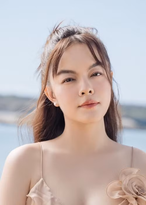 Tháng 7/2022, Phạm Quỳnh Anh sinh con gái thứ 3. Hiện tại, không ít người phải xuýt xoa trước nhan sắc của nữ ca sĩ.