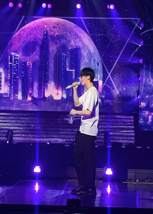 Ngày 22/3, Moonbin chia sẻ hình ảnh trong buổi tập luyện ngày 18 và 19/3.