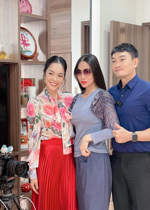 Gần đây, Dương Cẩm Lynh tham gia ghi hình một chương trình. Ảnh: FBNV