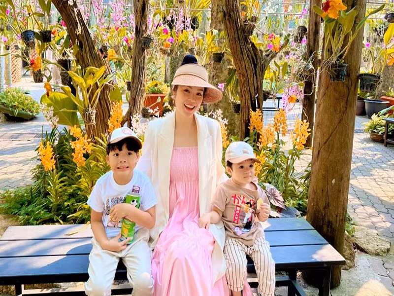 Cuộc sống của Dương Cẩm Lynh đang dần bình yên trở lại. Ảnh: FBNV