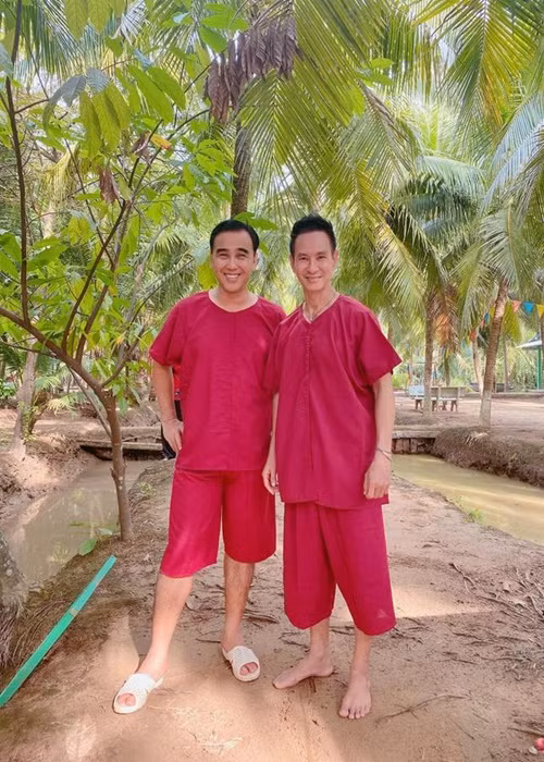 Sau thời gian nỗ lực làm nghề, Lý Hải và Quyền Linh đều nổi tiếng và giàu có. Ảnh: Tiền Phong