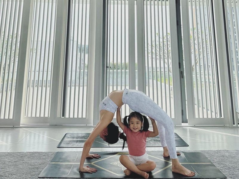 Ngọc Trinh ngày càng quý mến cháu gái tên He.