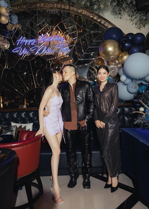 Ngọc Trinh vẫn có mối quan hệ tốt đẹp với ông bầu Vũ Khắc Tiệp.