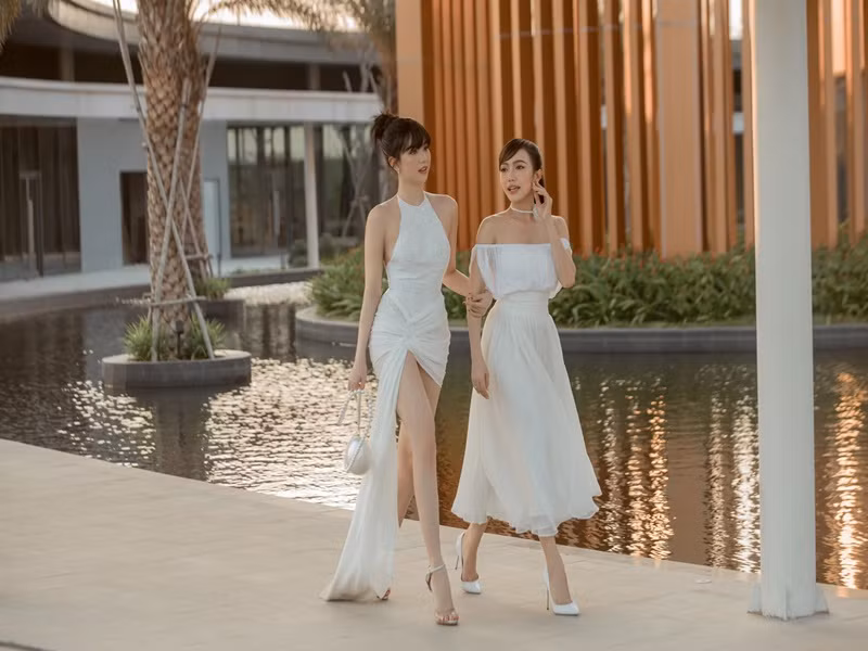 Thi thoảng, Ngọc Trinh tham gia sự kiện. Trong ảnh, cô thân thiết với Diệu Nhi mỗi khi cả hai hội ngộ.