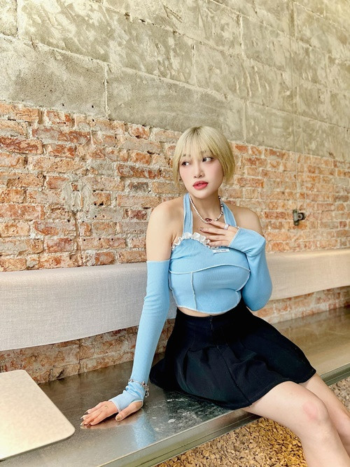 Sau khi ly hôn, nữ ca sĩ mắc COVID-19 rồi bị giảm cân nhanh do thiếu ngủ. Từ 75kg, vợ cũ Vinh Râu chỉ còn nặng 55kg. Ảnh: FBNV