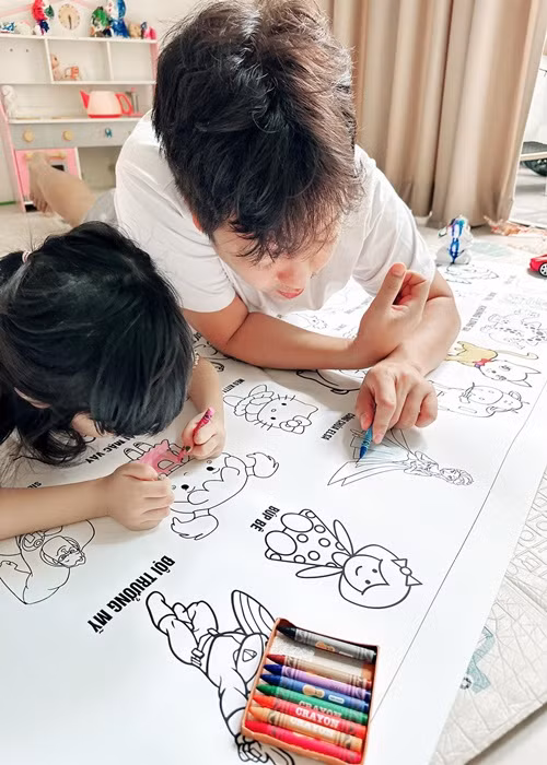 Nam danh hài luôn chơi đùa với con gái. Đây là cách để Trường Giang hạn chế việc ái nữ sử dụng thiết bị công nghệ.