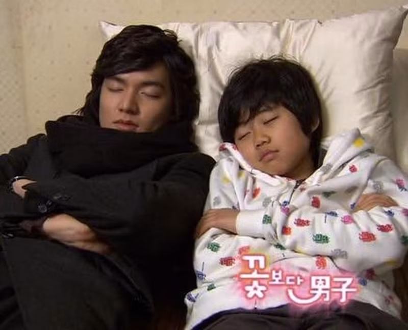 Trong “Vườn sao băng”, Park Ji Bin đóng vai Geum Kang San - em trai của nữ chính Geum Jan Di. Sau bộ phim này, Park Ji Bin tham gia một số phim nhưng không tạo dấu ấn. Ảnh: Zing