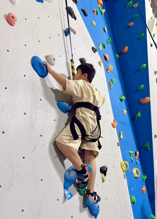 Bé Ken và Đăng Anh có nhiều hoạt động thể thao để nâng cao sức khỏe.