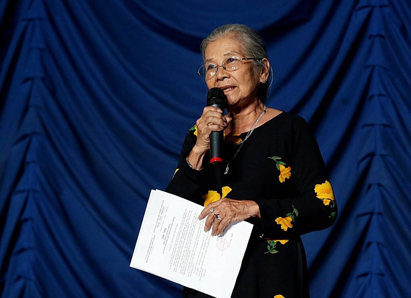 NSƯT Phi Điểu tích cực tham gia nhiều hoạt động phường hội tại khu phố mình đang sống. Ảnh: HTV