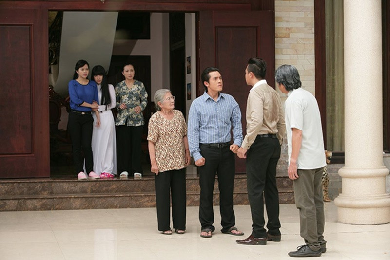 NSƯT Phi Điểu từng làm phát thanh viên của Đài tiếng nói Việt Nam, sau đó là Đài tiếng nói nhân dân TP. Hồ Chí Minh. Sau khi nghỉ hưu năm 1991, bà đóng phim truyền hình, điện ảnh, MV ca nhạc, diễn kịch. Ảnh: HTV