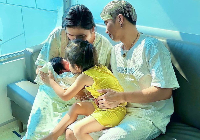 Ngoài con trai, Khánh Đơn và Huỳnh Như còn có một cô con gái sinh năm 2019.